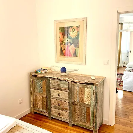 Апартаменты Bright And Spacious Three Bedroom In The Heart Of *