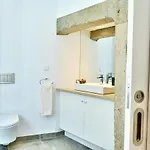 Bright And Spacious Three Bedroom In The Heart Of Apartment Lissabon