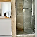 Apartment Bright And Spacious Three Bedroom In The Heart Of Lissabon