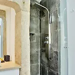 Bright And Spacious Three Bedroom In The Heart Of Lissabon