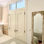 Bright And Spacious Three Bedroom In The Heart Of Apartment *