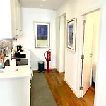 Apartment Bright And Spacious Three Bedroom In The Heart Of