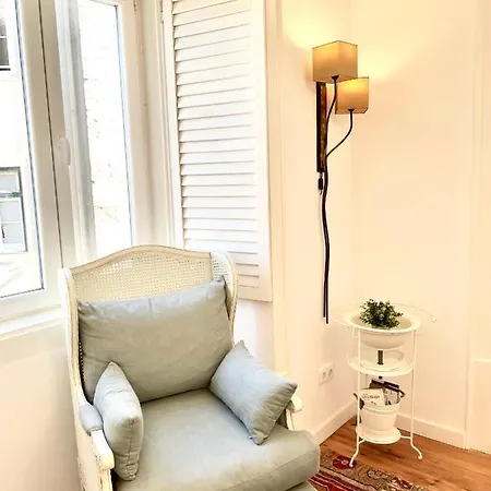 Apartman Bright And Spacious Three Bedroom In The Heart Of Lisboa