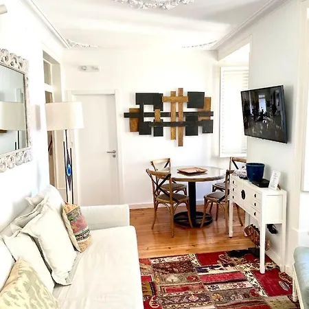 Bright And Spacious Three Bedroom In The Heart Of Apartman