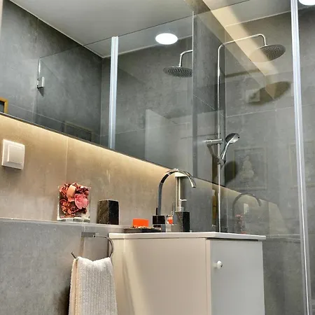 Bright And Spacious Three Bedroom In The Heart Of Lisboa