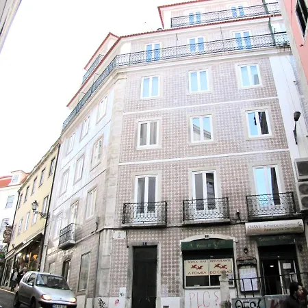 Apartment Bright And Spacious Three Bedroom In The Heart Of Lissabon