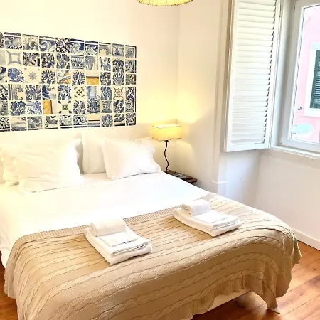 Bright And Spacious Three Bedroom In The Heart Of Apartment Lissabon