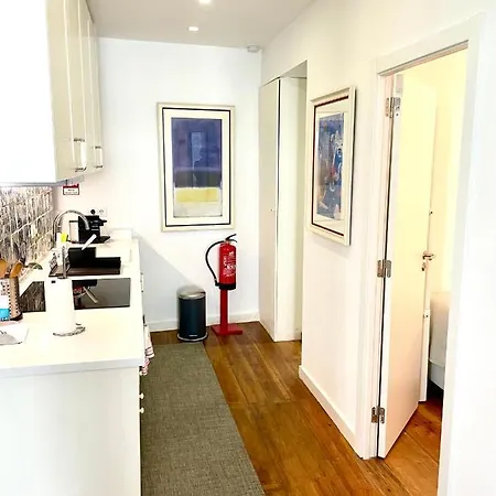 Apartman Bright And Spacious Three Bedroom In The Heart Of