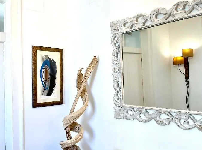 Bright And Spacious Three Bedroom In The Heart Of Apartmán *