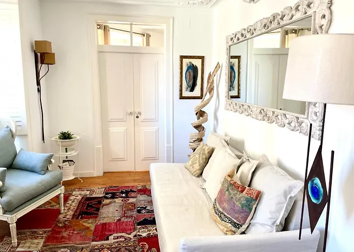 Bright And Spacious Three Bedroom In The Heart Of Lisboa