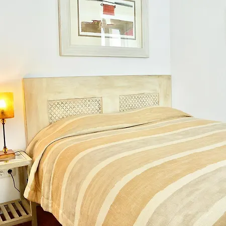 Lejlighed Bright And Spacious Three Bedroom In The Heart Of