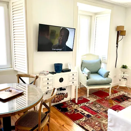 Bright And Spacious Three Bedroom In The Heart Of Appartement