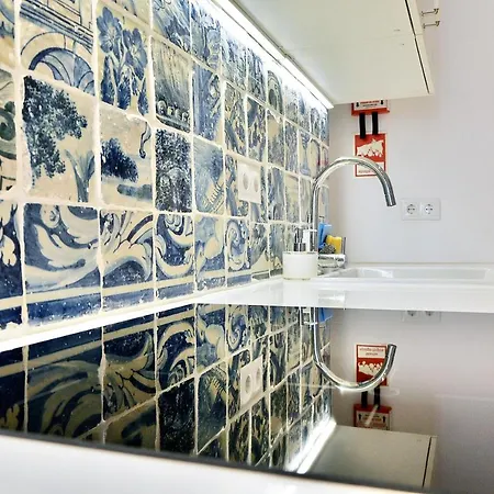 Bright And Spacious Three Bedroom In The Heart Of Appartement