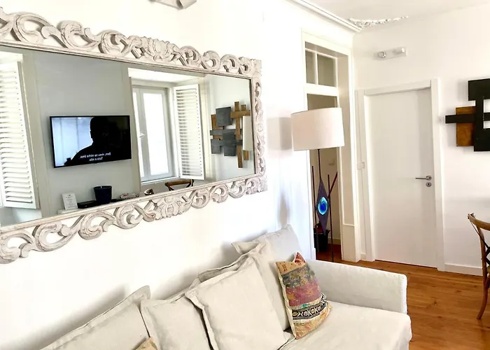Bright And Spacious Three Bedroom In The Heart Of *