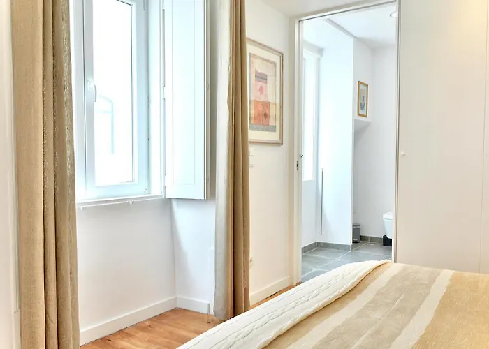 Bright And Spacious Three Bedroom In The Heart Of דירה ליסבון