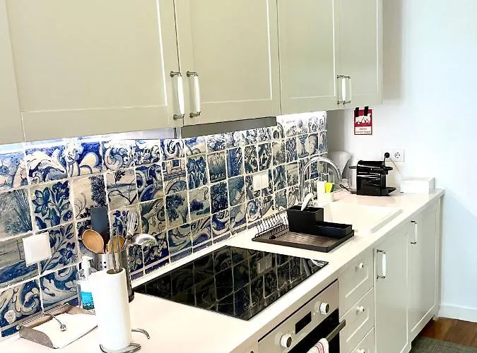 Bright And Spacious Three Bedroom In The Heart Of *