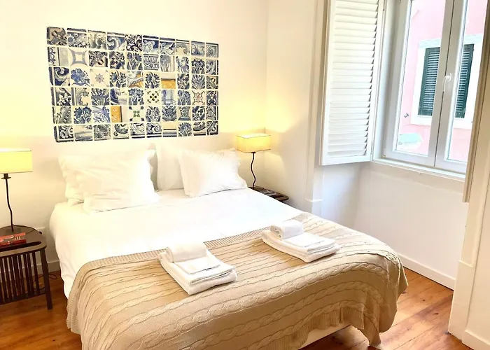 Bright And Spacious Three Bedroom In The Heart Of Apartment Lisbon