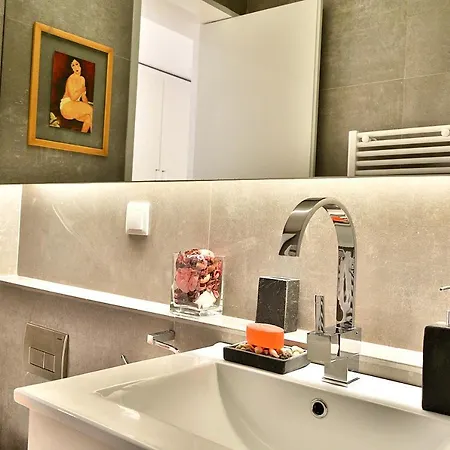 Apartman Bright And Spacious Three Bedroom In The Heart Of