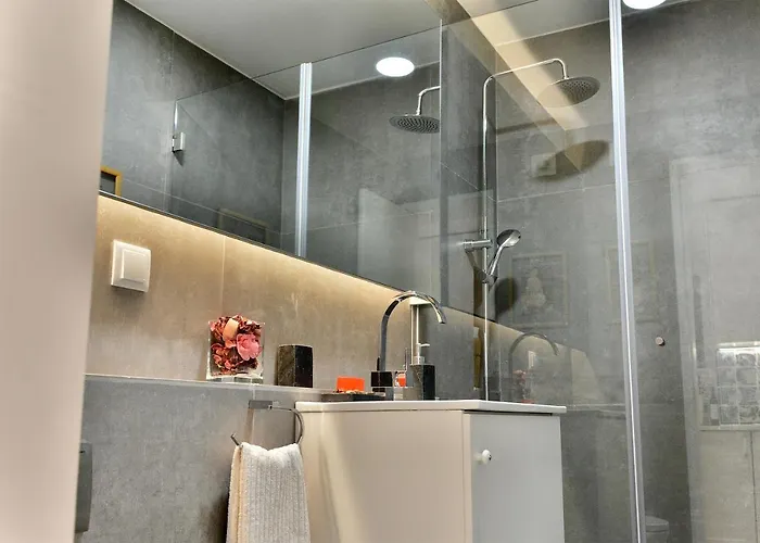 Bright And Spacious Three Bedroom In The Heart Of Lizbona