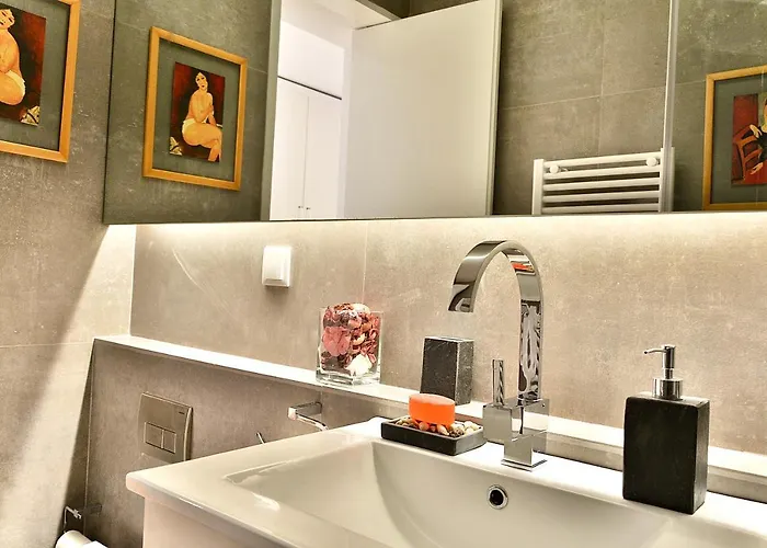 Apartament Bright And Spacious Three Bedroom In The Heart Of