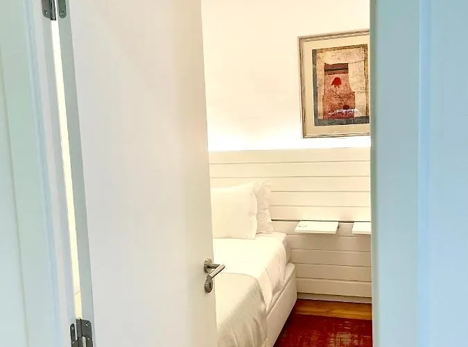 Bright And Spacious Three Bedroom In The Heart Of *